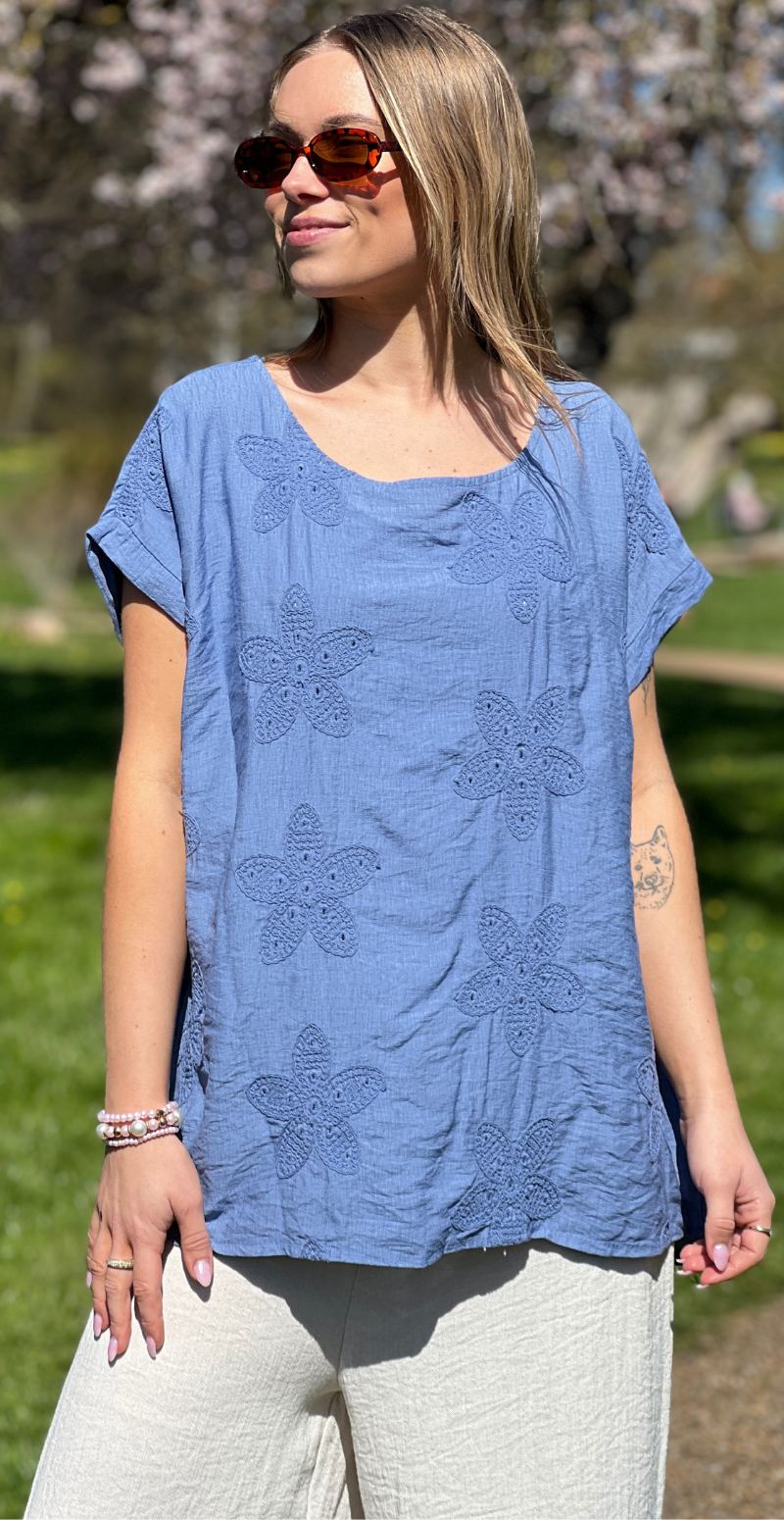 Zrita bluse med korte ærmer og hæklede blomster denim LikeLondon