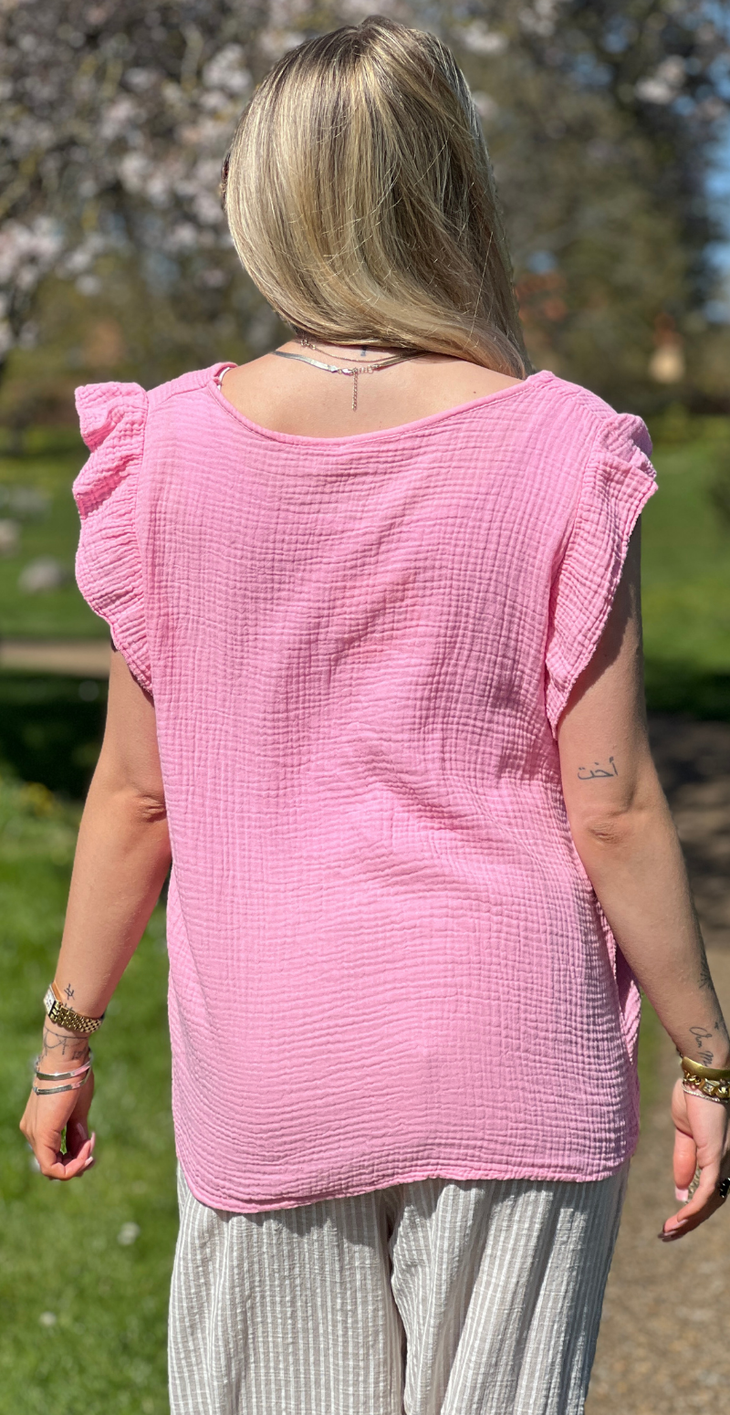 Hollie bluse med v-hals og flæsekant baby pink LikeLondon