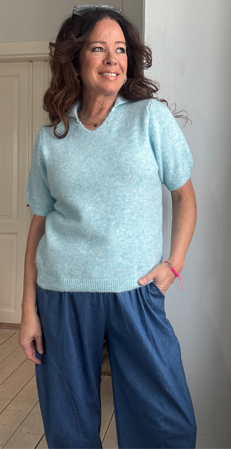 Dottie kortærmet strik med krave sky LikeLondon