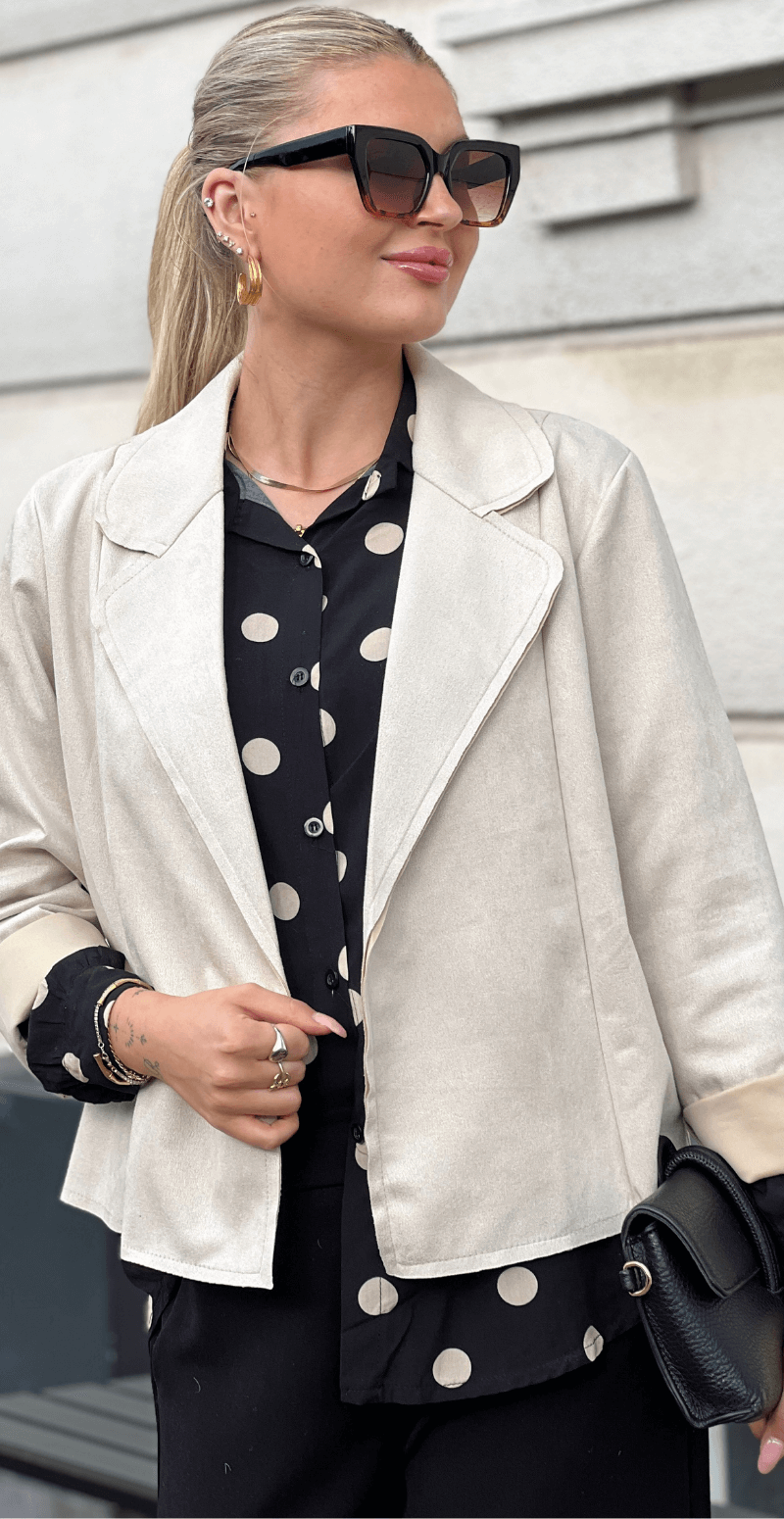 Mandy kort jakke i ruskindslook beige LikeLondon