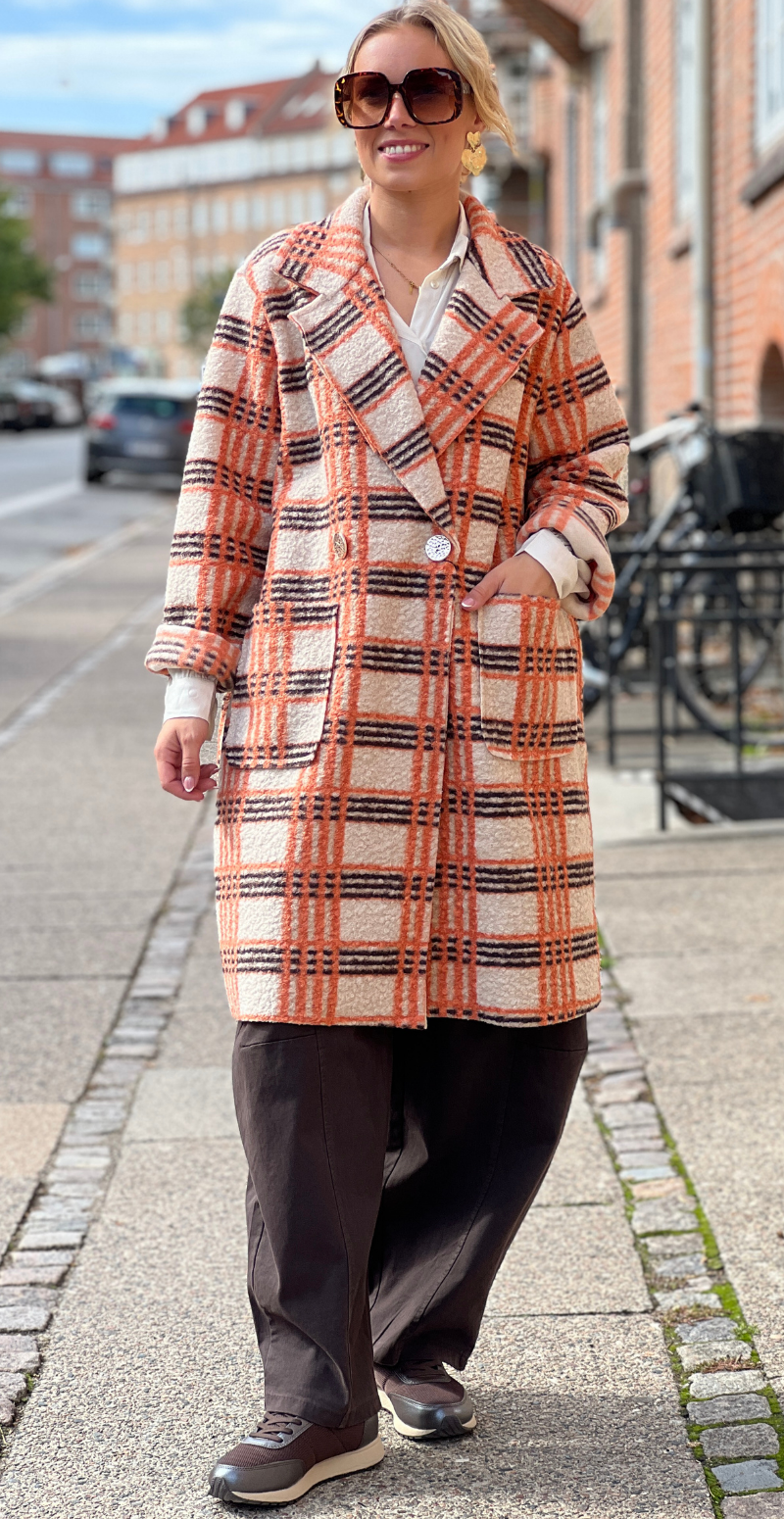 Edith ternet jakke med lommer og knapper orange LikeLondon