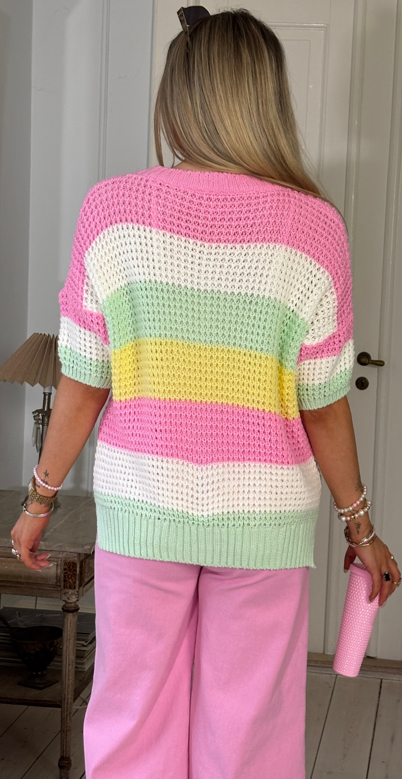 Mercy strik med kort ærme og brede striber pink LikeLondon