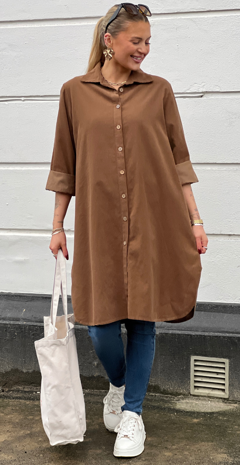 Danica fløjls kjole-tunika med knapstolpe noce LikeLondon