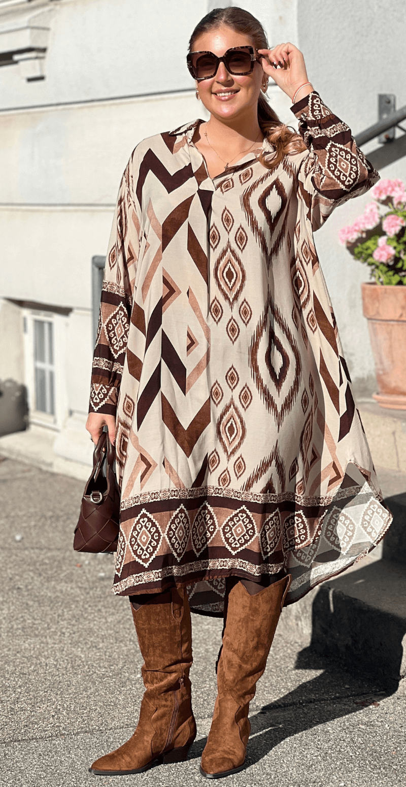Zoom kjole med lange ærmer og boheme print beige LikeLondon