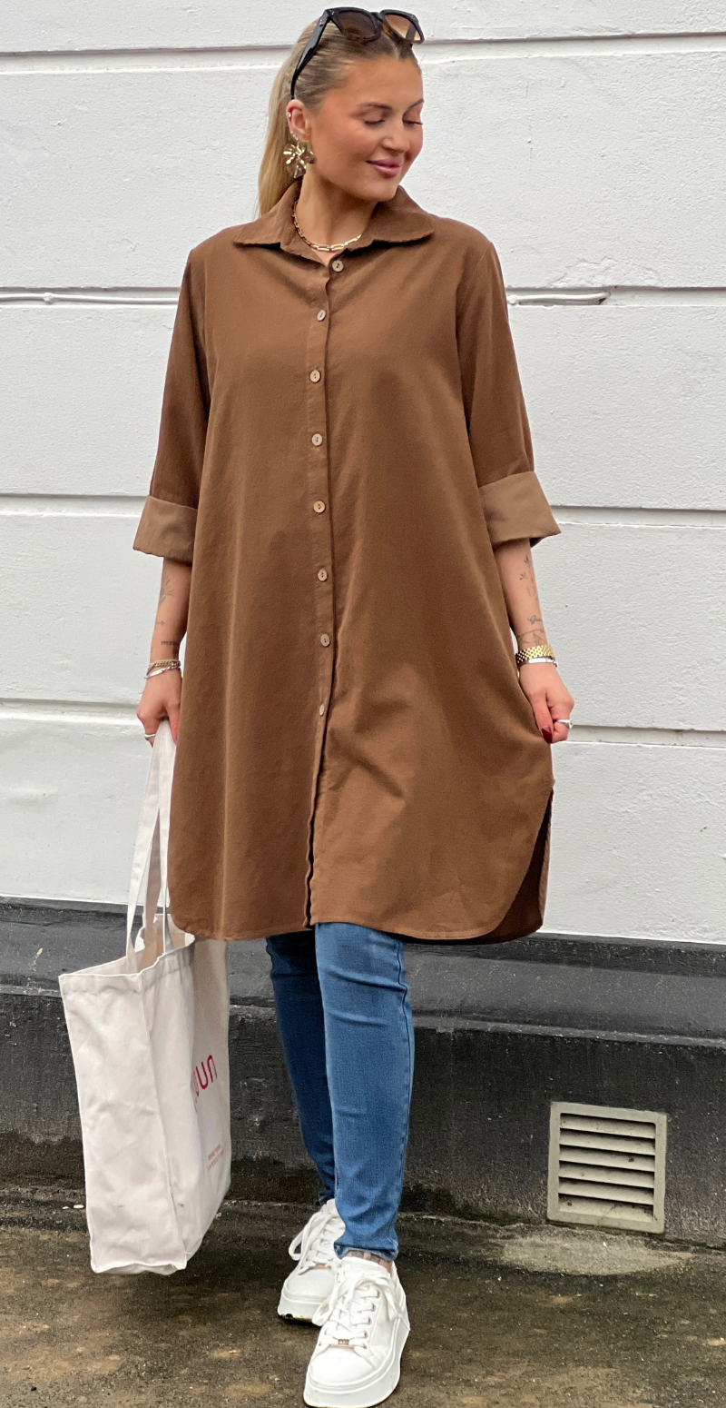 Danica fløjls kjole-tunika med knapstolpe noce LikeLondon