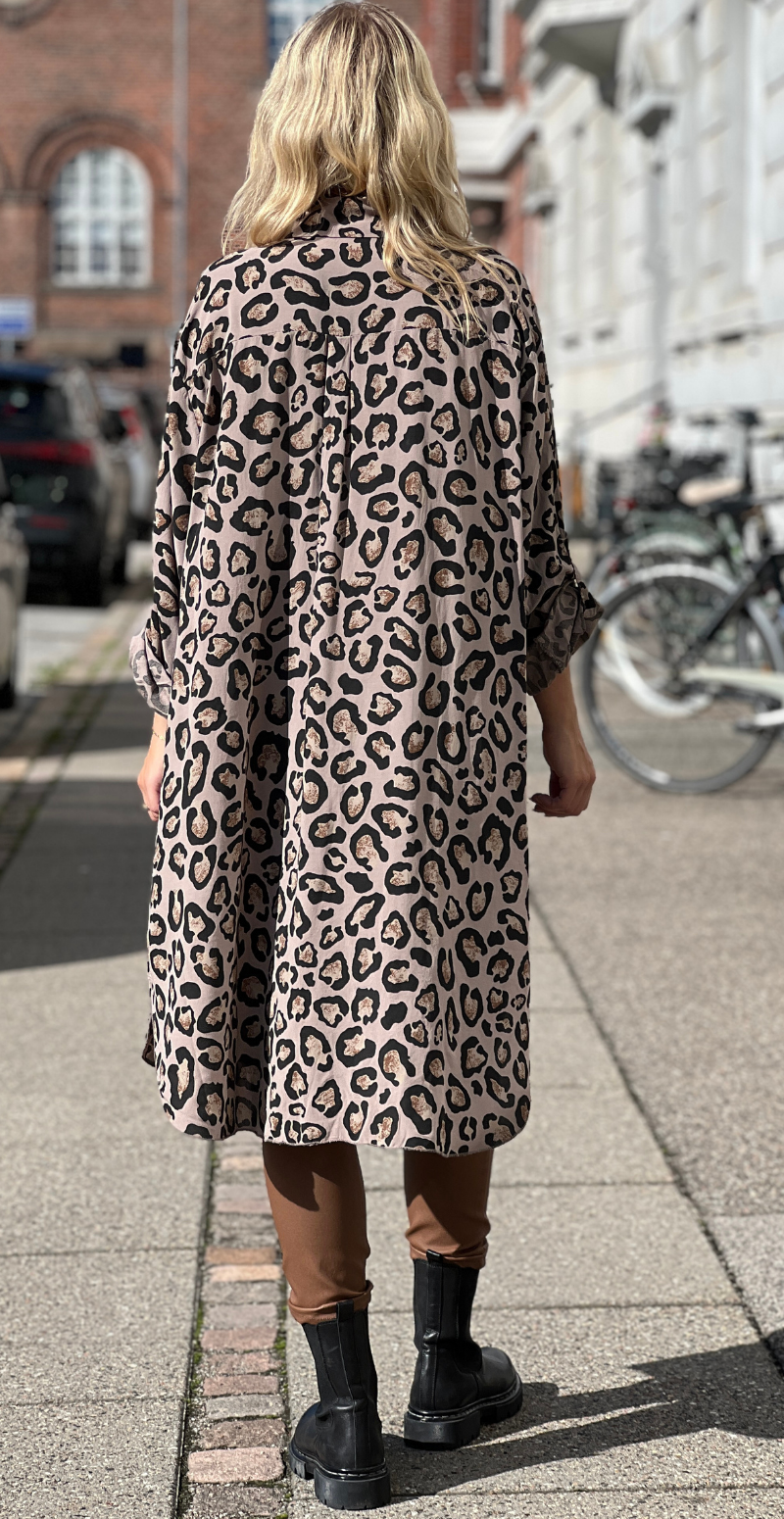 Marlowe gennemknappet tunika med leopardprint fango LikeLondon