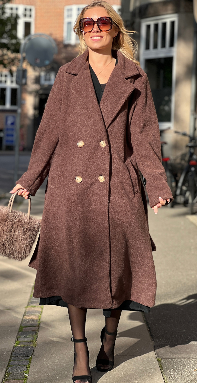 Mona frakke med bindebånd og lommer brun LikeLondon