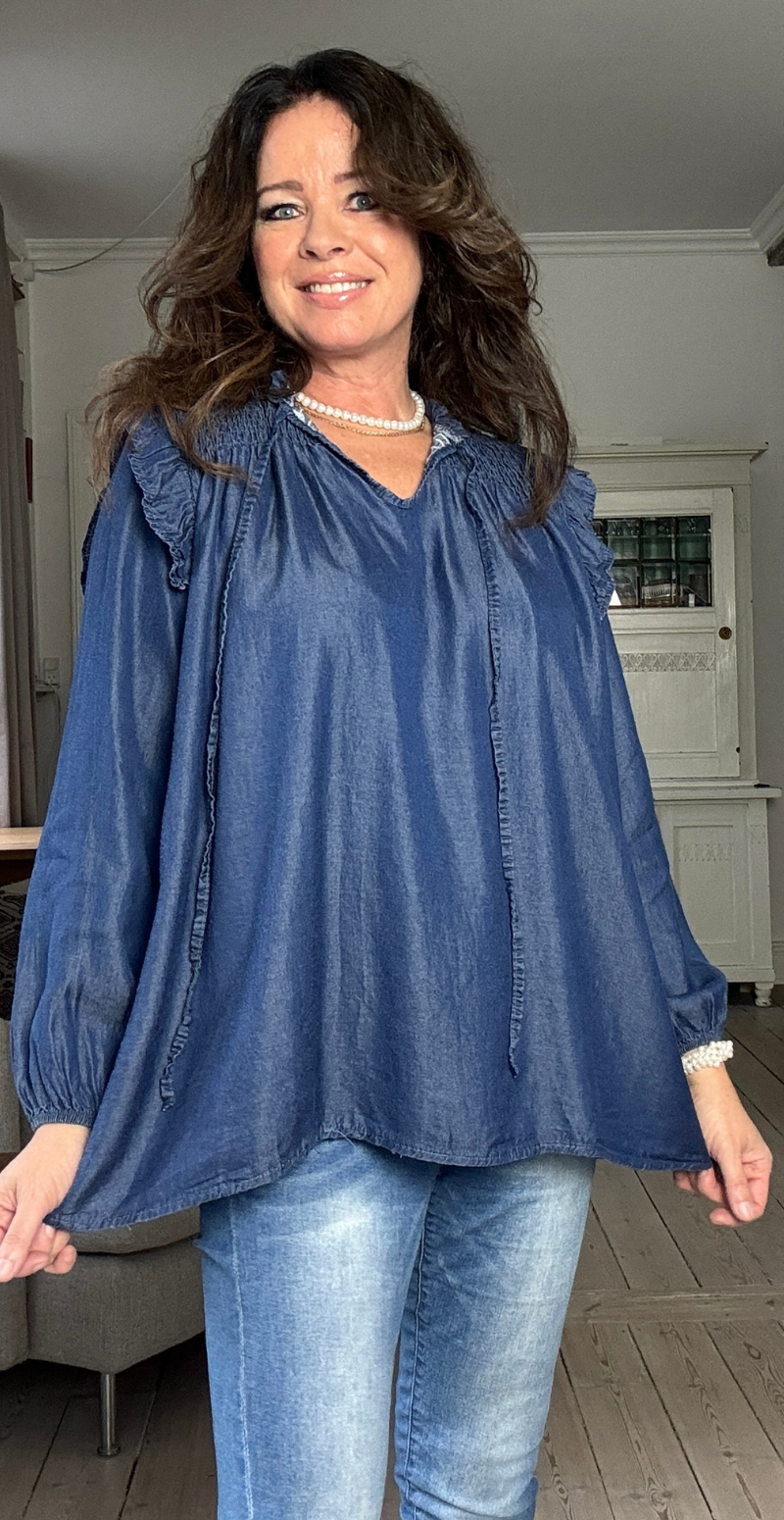 Elma denim bluse med flæsekant dark jeans LikeLondon