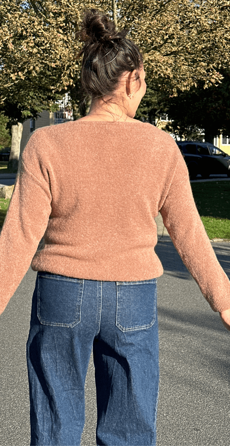 Cara uld strik med V-hals camel LikeLondon By Christina