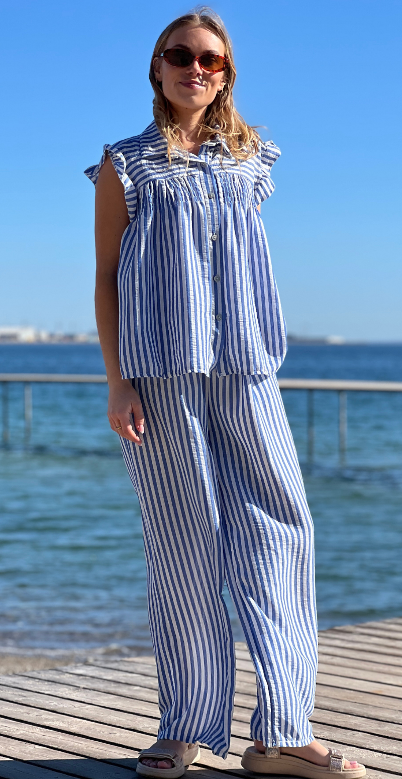 Lilje sæt med stribet bluse og bukser blå LikeLondon