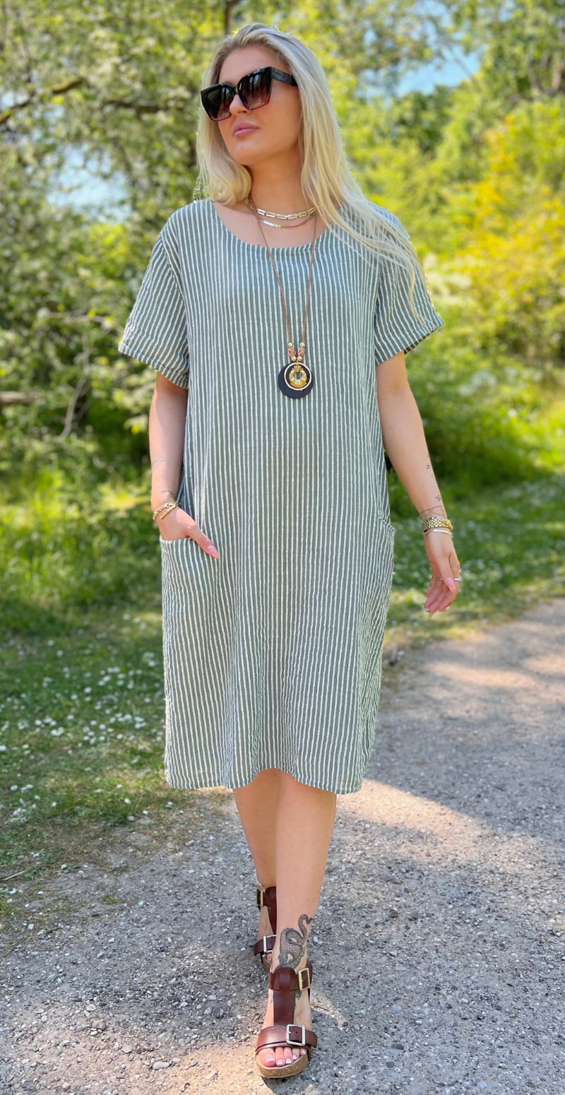 Ragna kjole med striber og lommer khaki LikeLondon