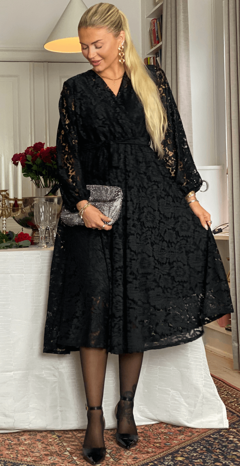 Desiree kjole med blonde og bindebånd sort LikeLondon