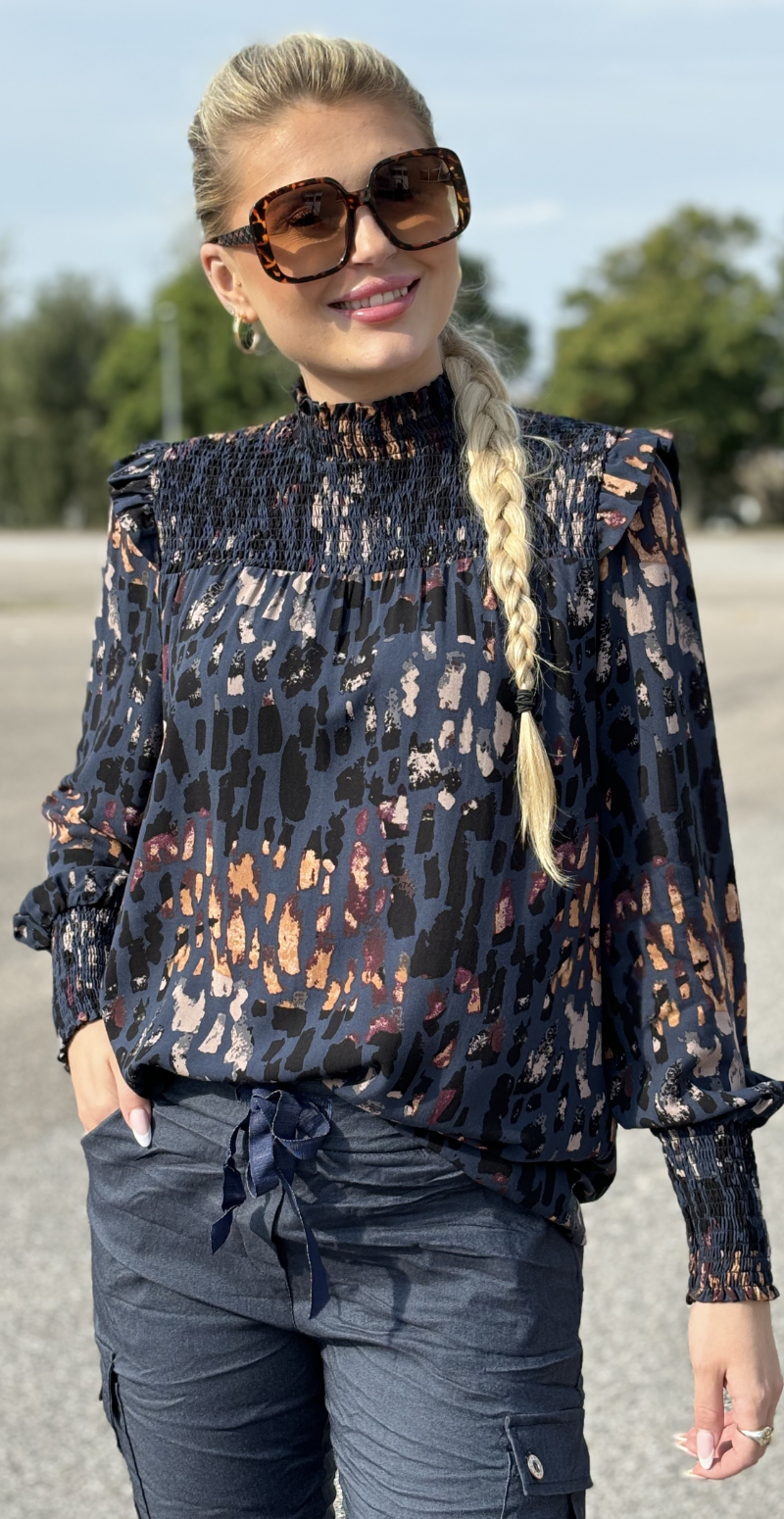 Iris bluse med smock og print navy