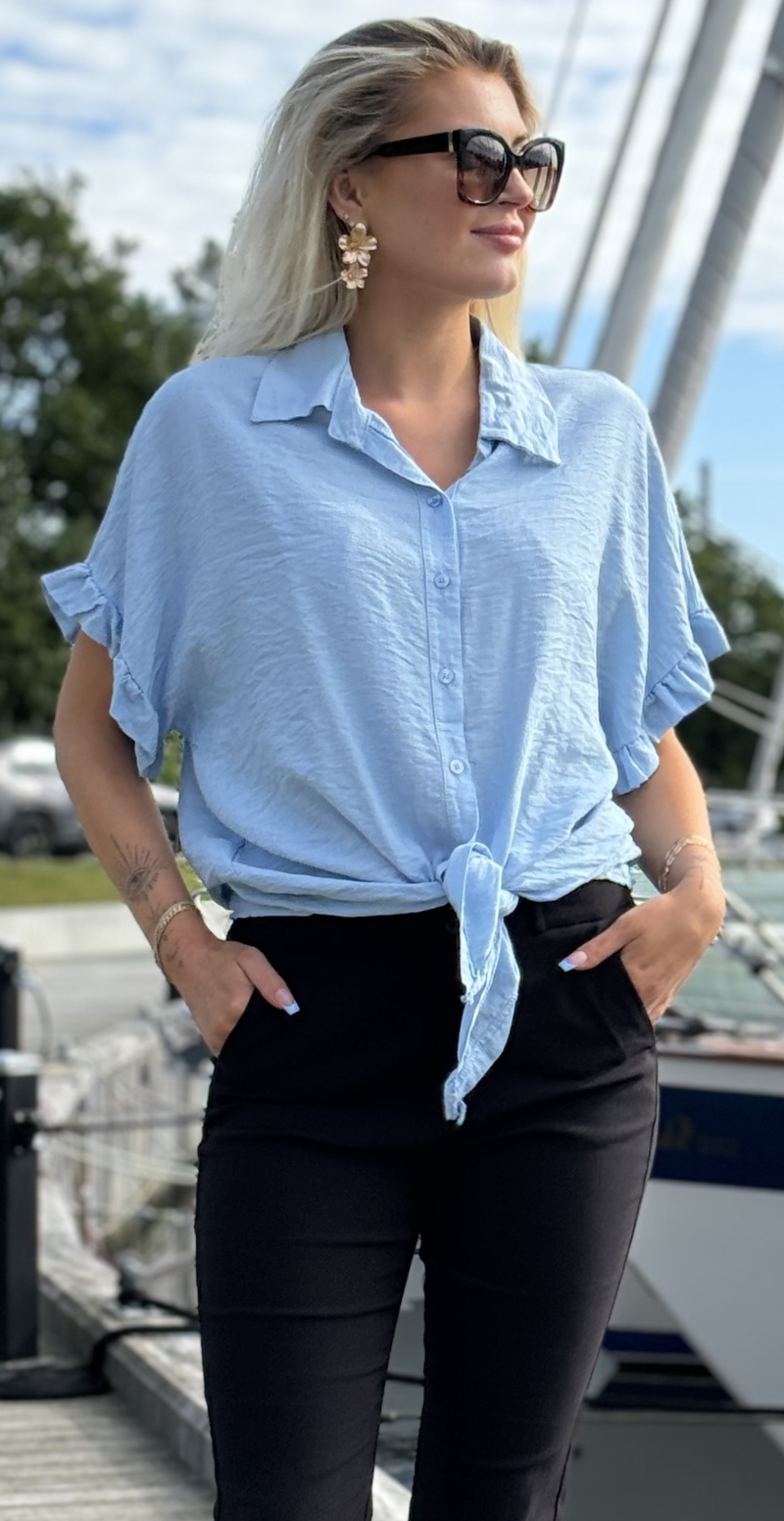 Kylie bluse med bindebånd lysblå