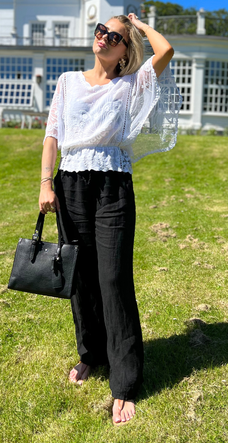 Lexi bluse med elastik i taljen og flagermusærmer hvid LikeLondon