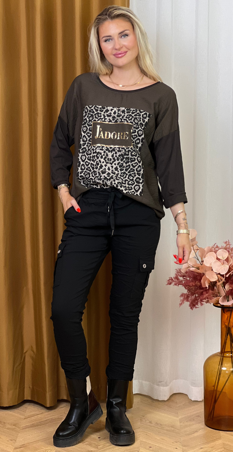 Christel bluse med leoprint og J'adore tekst brun