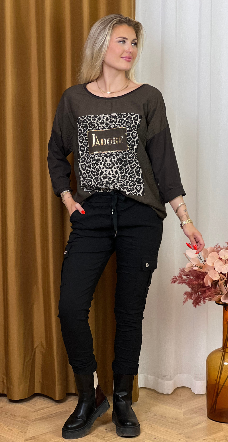 Christel bluse med leoprint og J'adore tekst brun