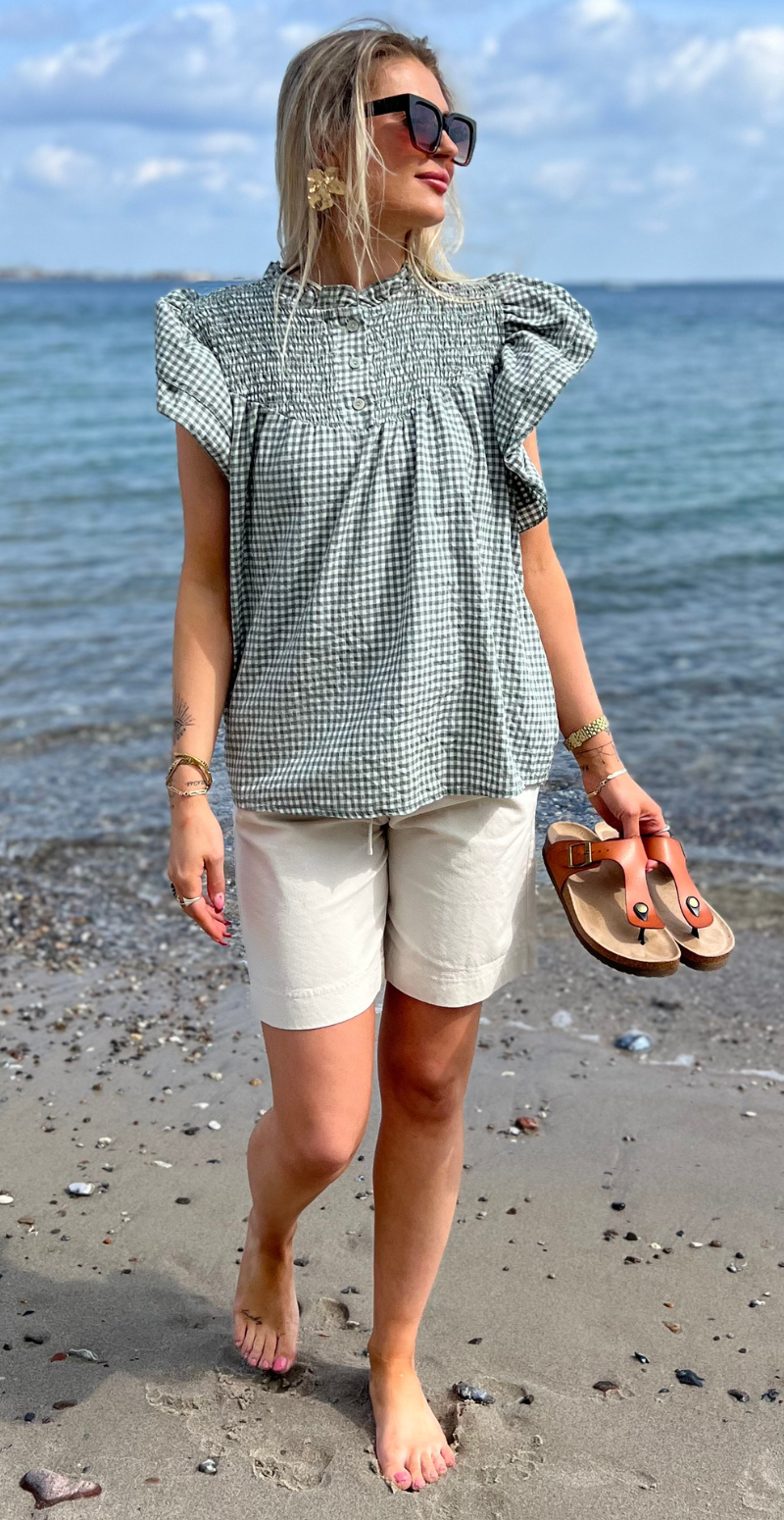 Ternet bluse med flæseærmer khaki