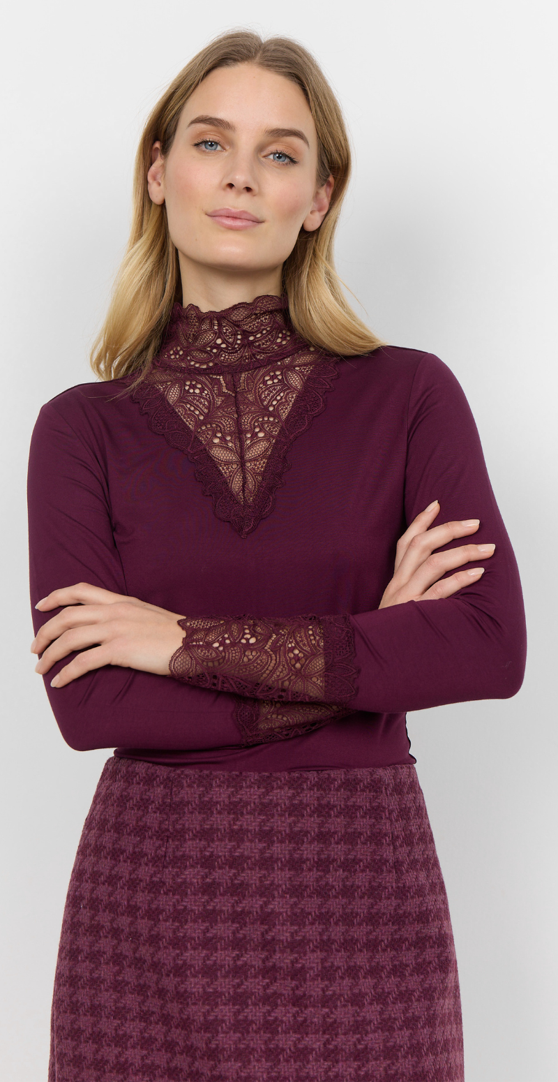 Bluse med blondehals bordeaux