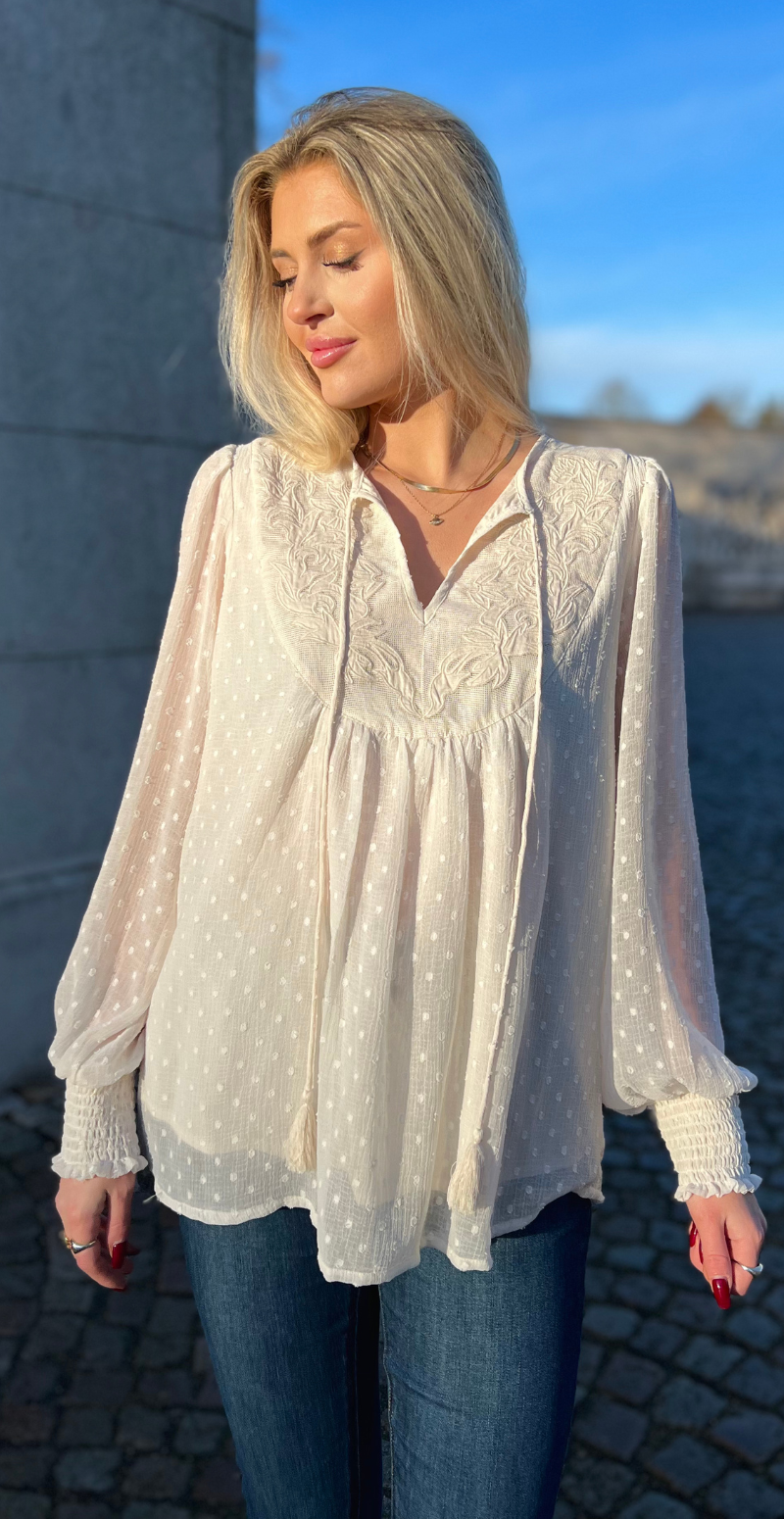 Reva bluse med detaljer moonbeam