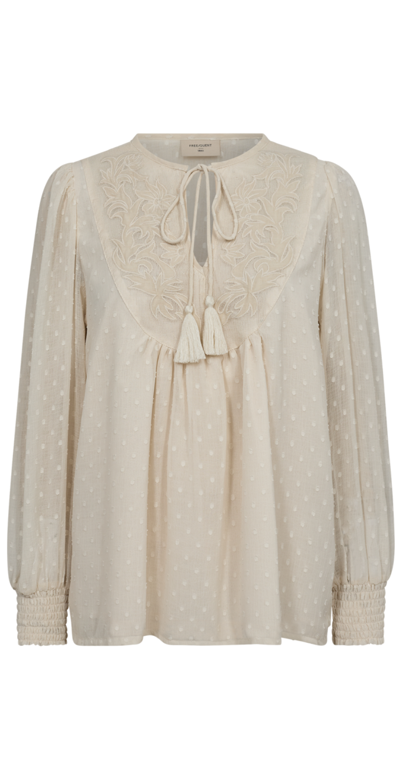 Reva bluse med flotte detaljer moonbeam