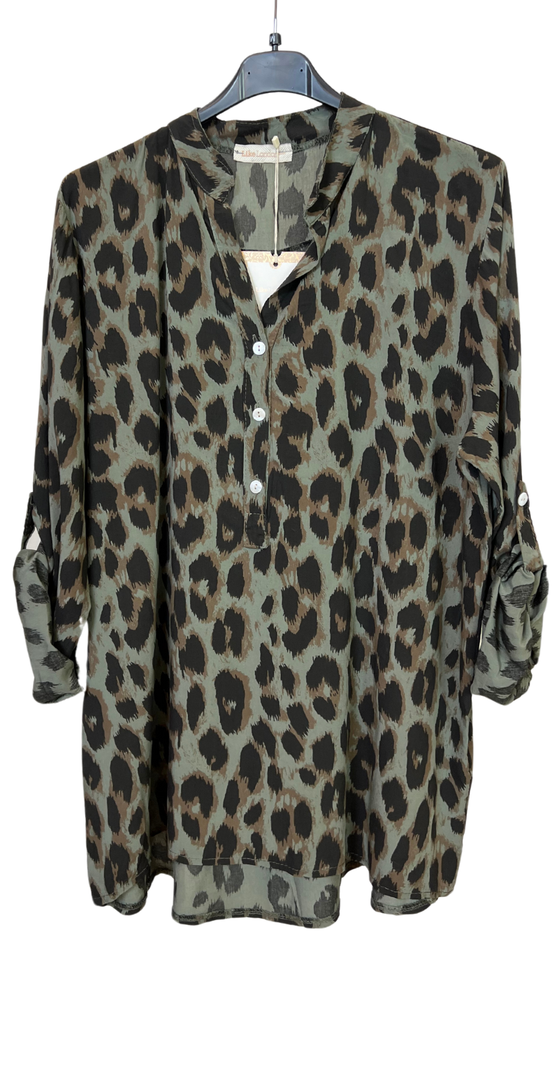 Rita bluse med stort leopardprint army LikeLondon