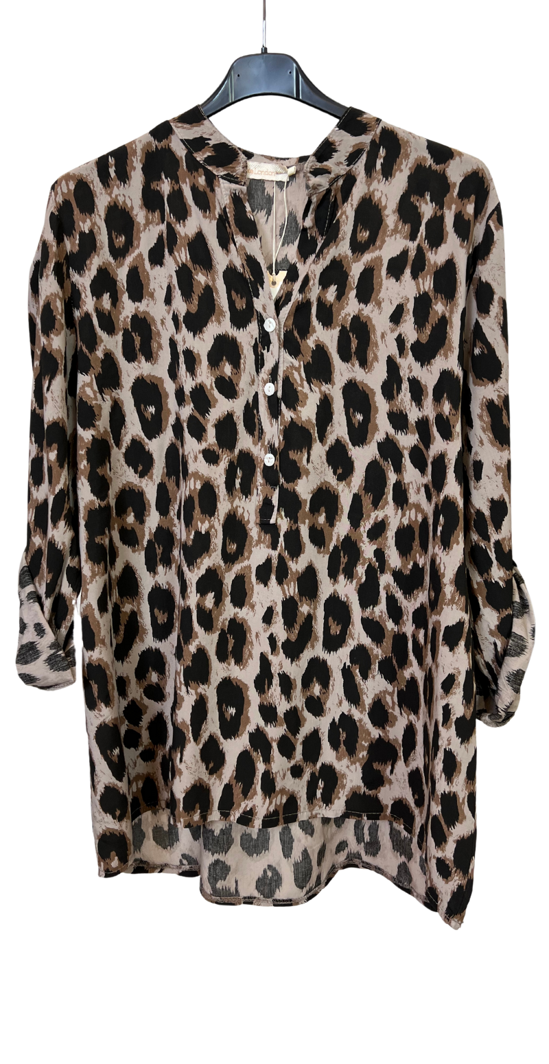 Rita bluse med stort leopardprint fango LikeLondon