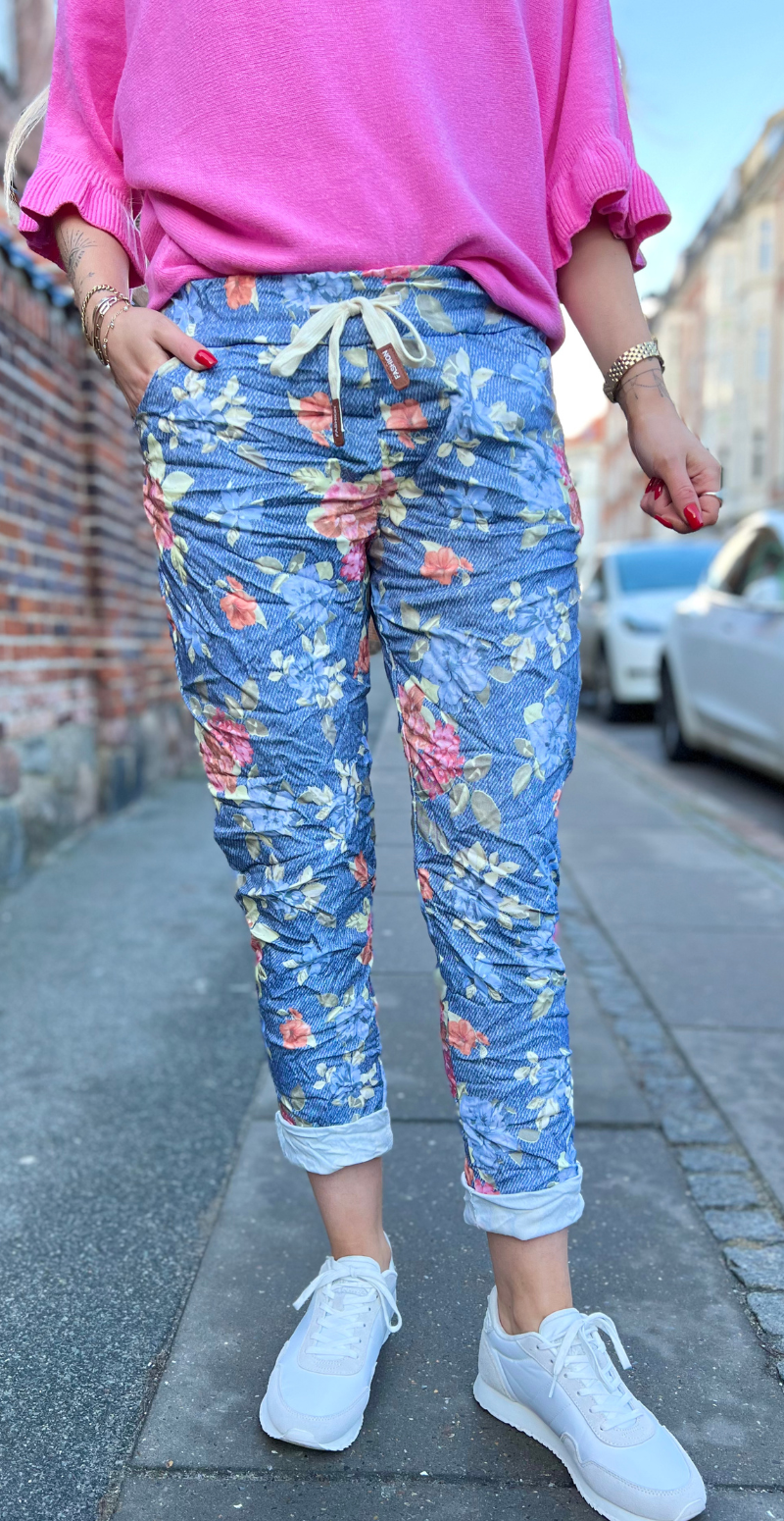 Wendy denimbukser med blomsterprint Dark denim LikeLondon