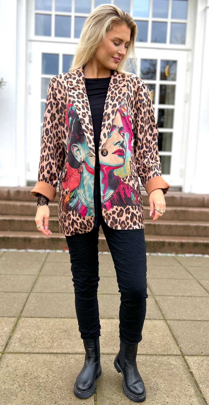 Madison blazer med leoprint og kvindeansigt LikeLondon