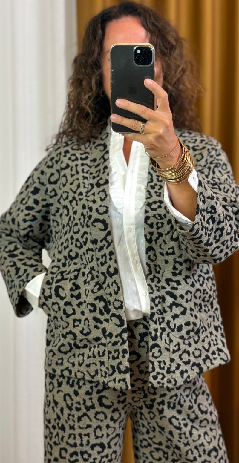 Pheobe cardigan i leopardprint sort