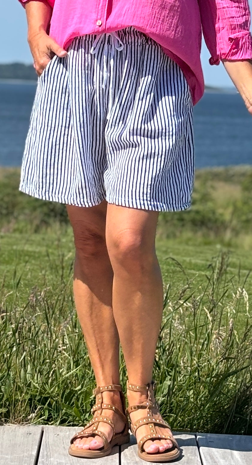 Forudbestil uge 27 Elise stribet shorts hvid LikeLondon