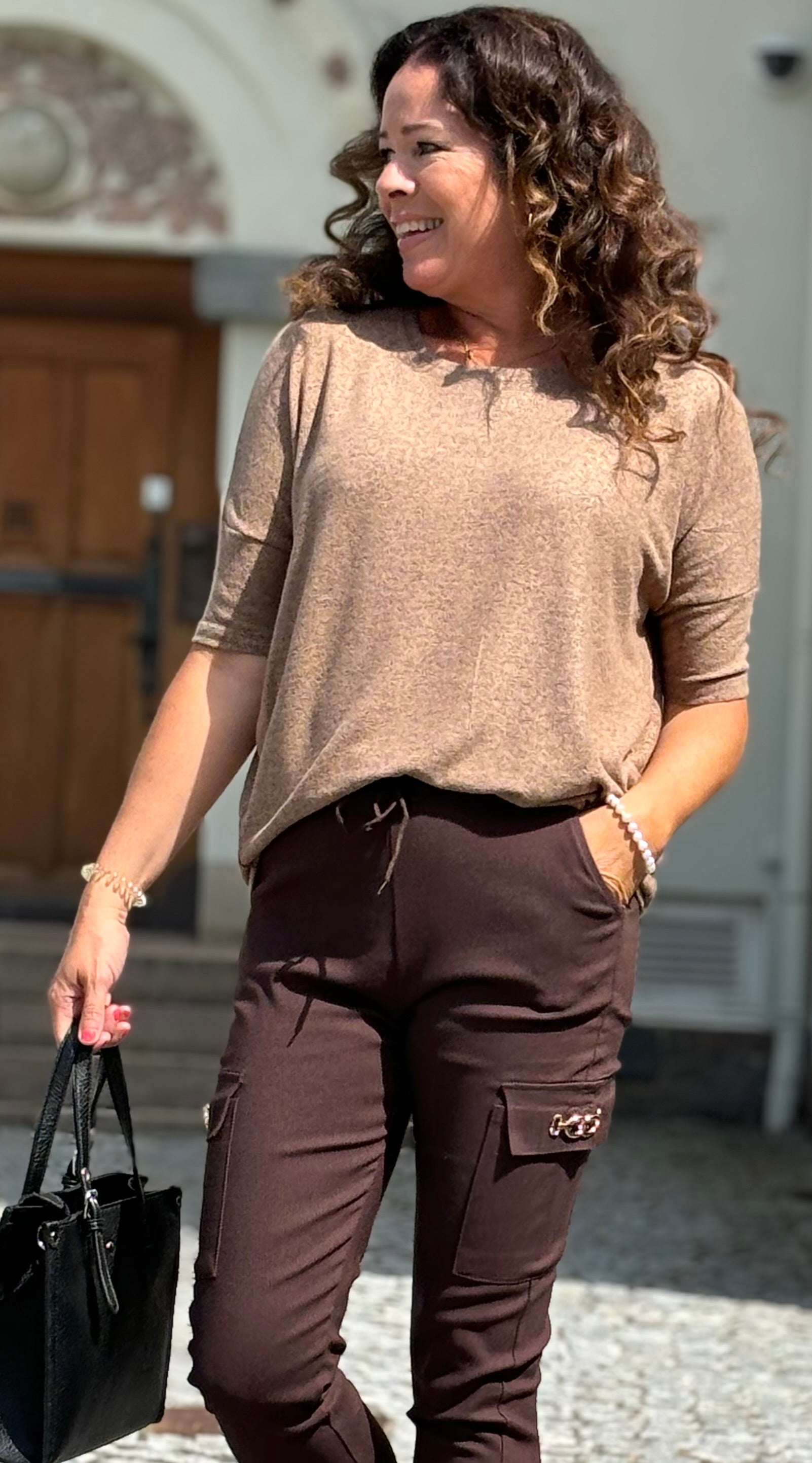 Olivia kortærmet bluse med rund hals mocca