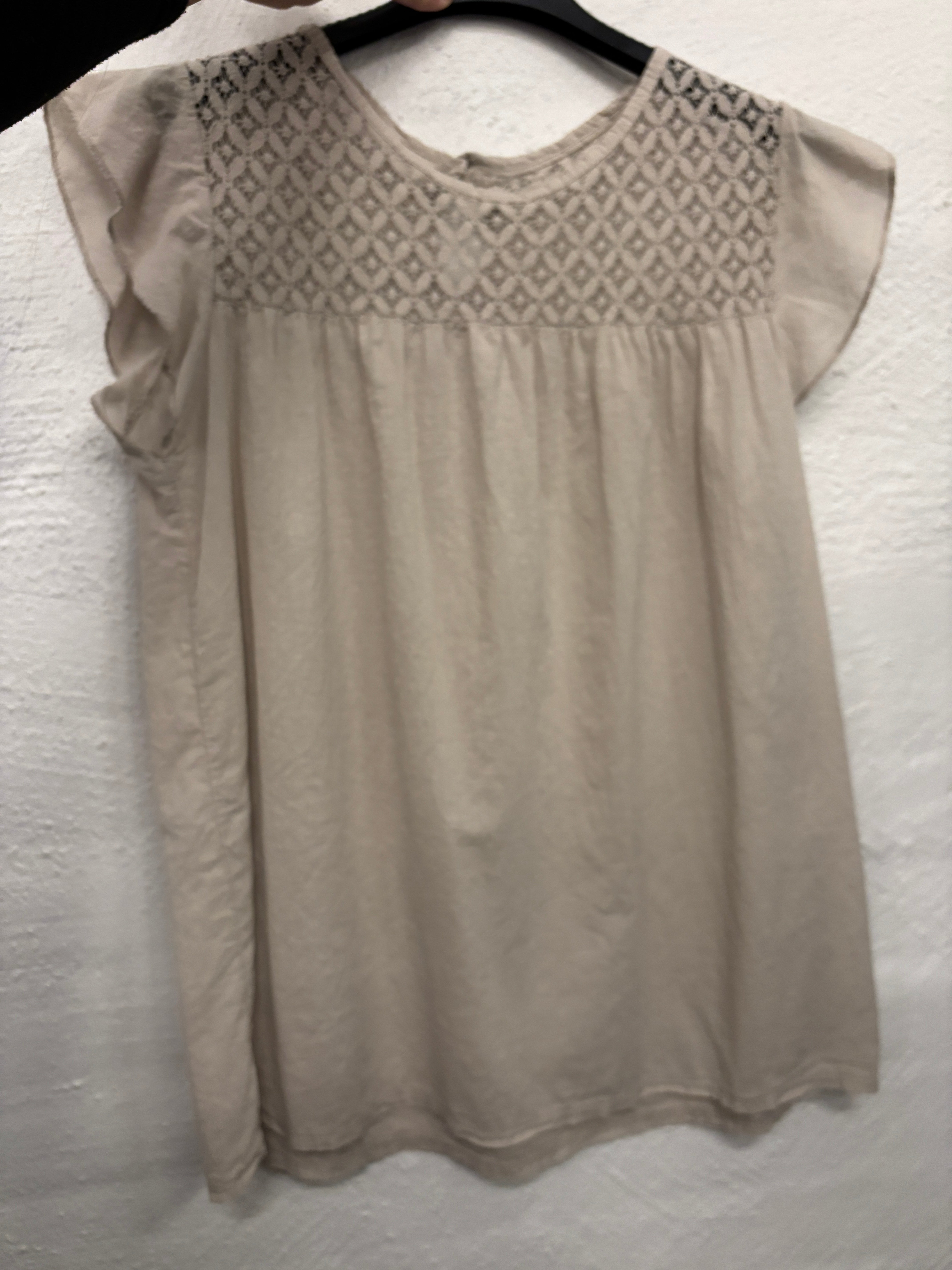 Pixie bluse med blonde og flæseærmer beige LikeLondon