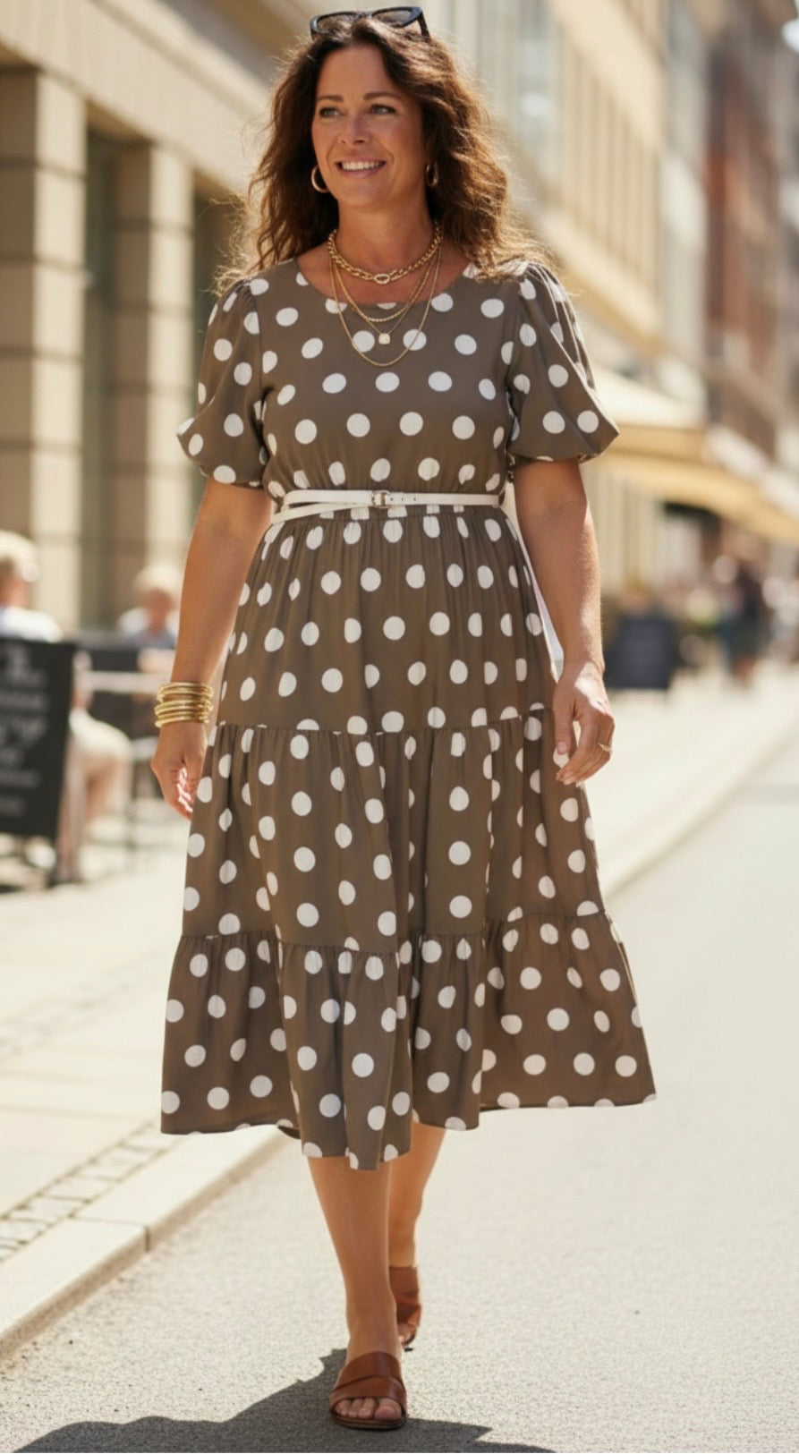 Elly kjole med dots og peplum brun LikeLondon