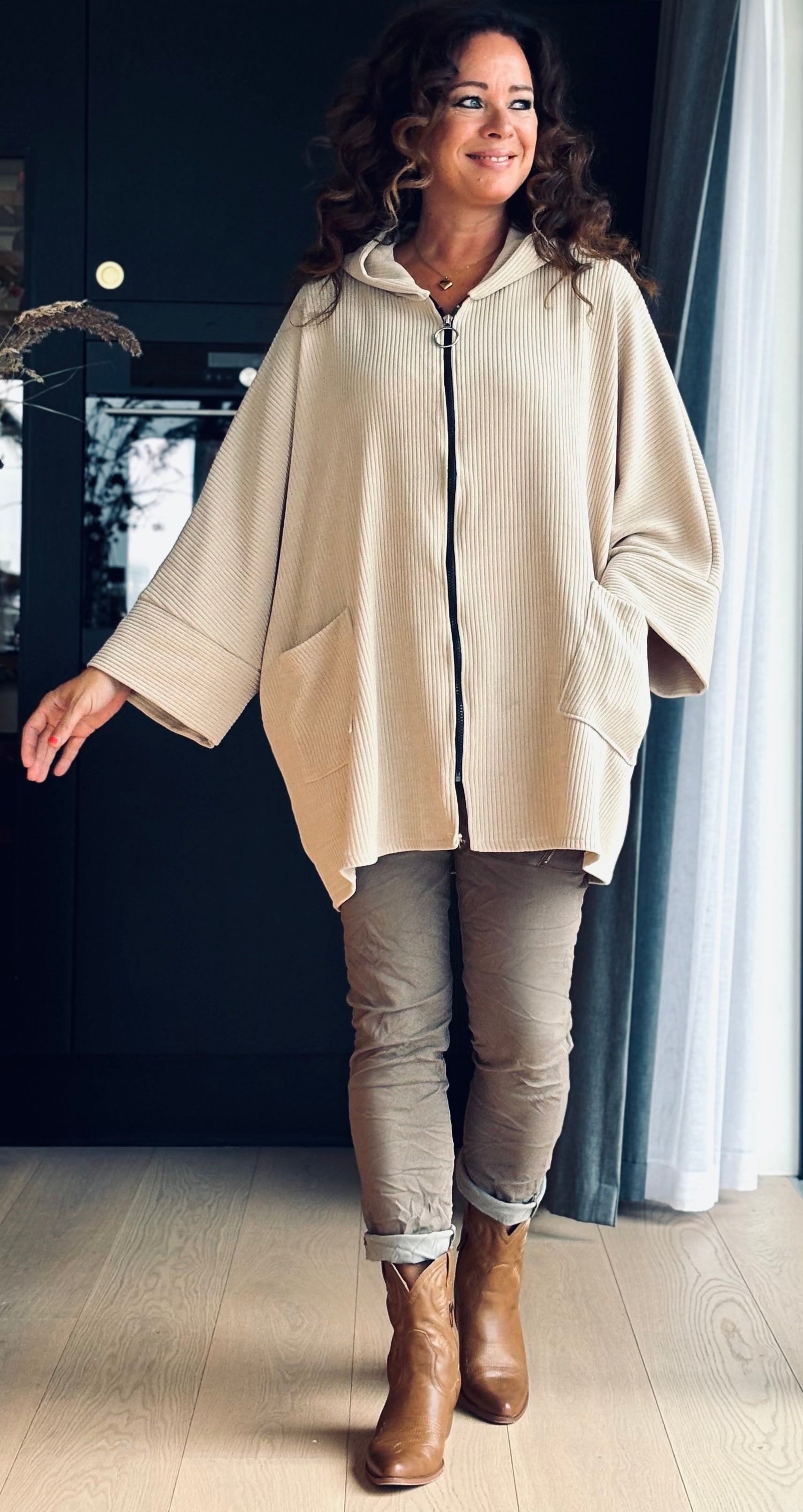 Becky cardigan med hætte beige LikeLondon