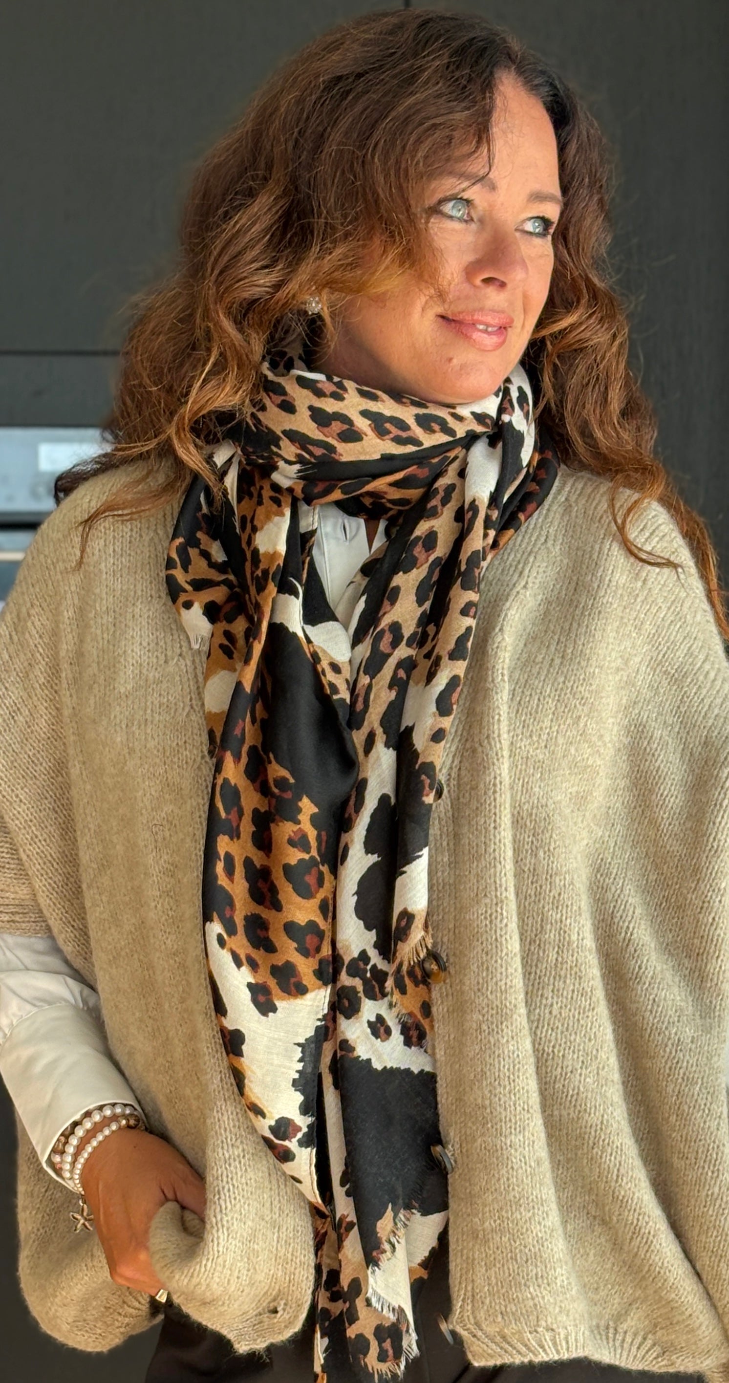 Tørklæde med leopard mønster sort/beige LikeLondon