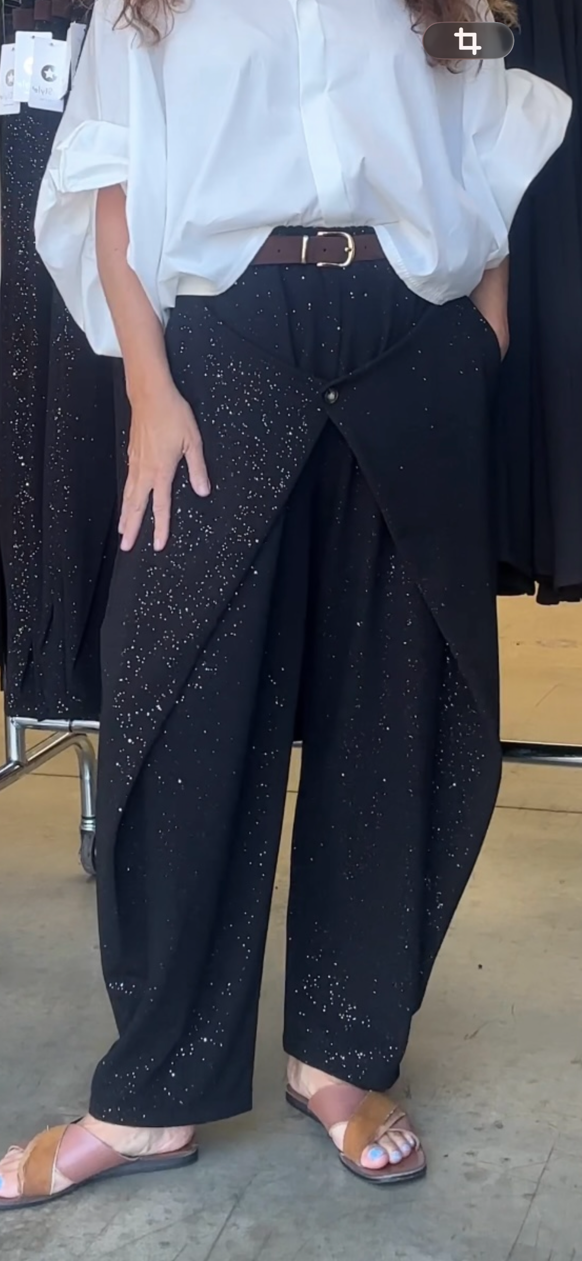 Katarina bukser med wrapdetalje og glimmer sort LikeLondon