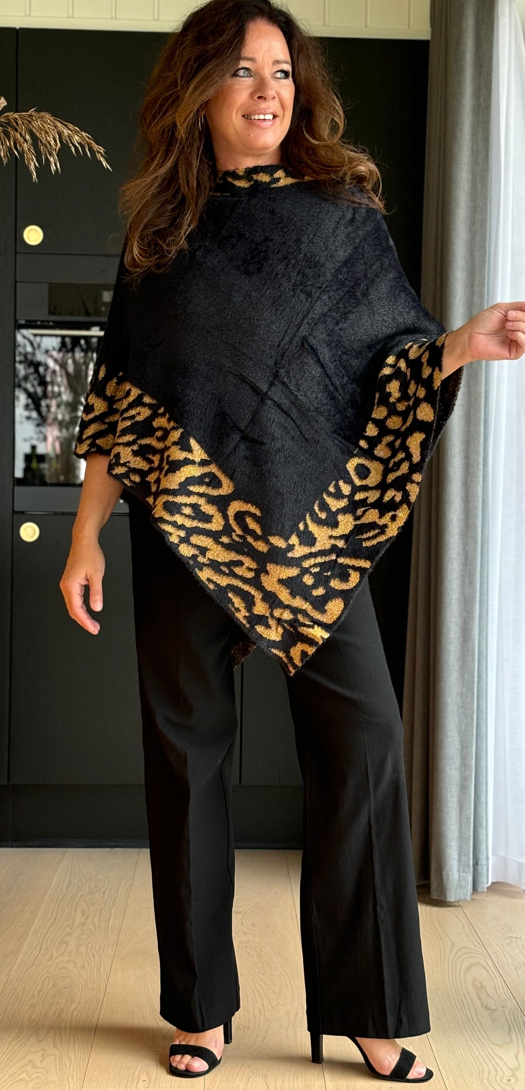 Jolly luksus poncho med leopard kant LikeLondon