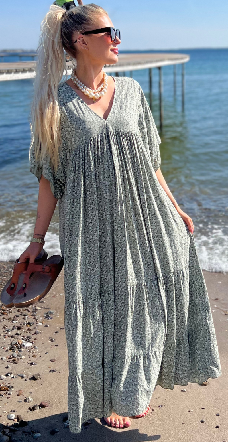 khaki maxi kjole med blomsterprint fra likelondon