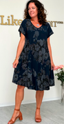 June A-formet kjole med blomsterprint navy LikeLondon