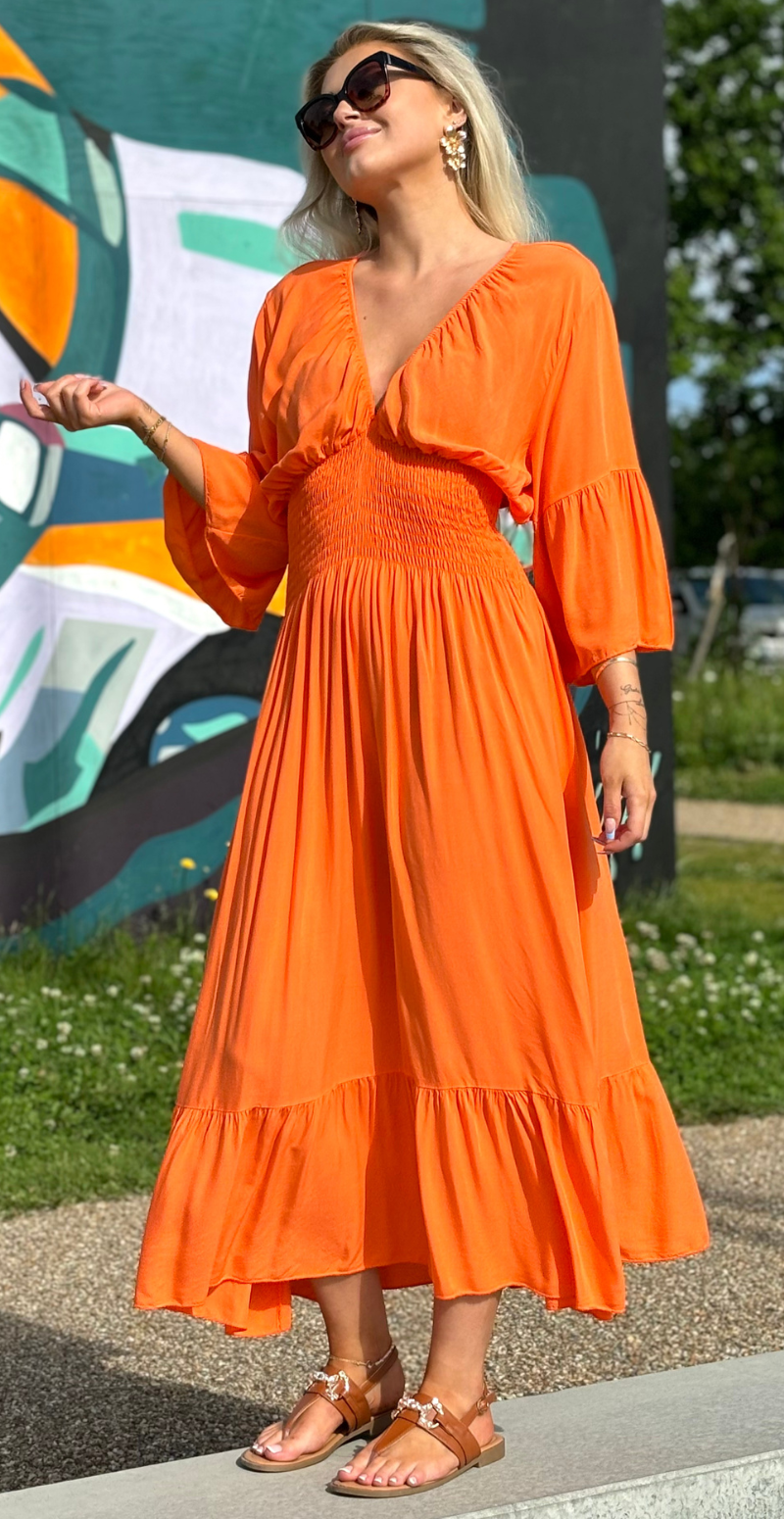 Lang kjole med smock under brystet og v-hals orange