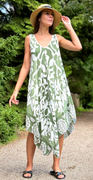Yasmin kjole med print og forskellige længder khaki LikeLondon
