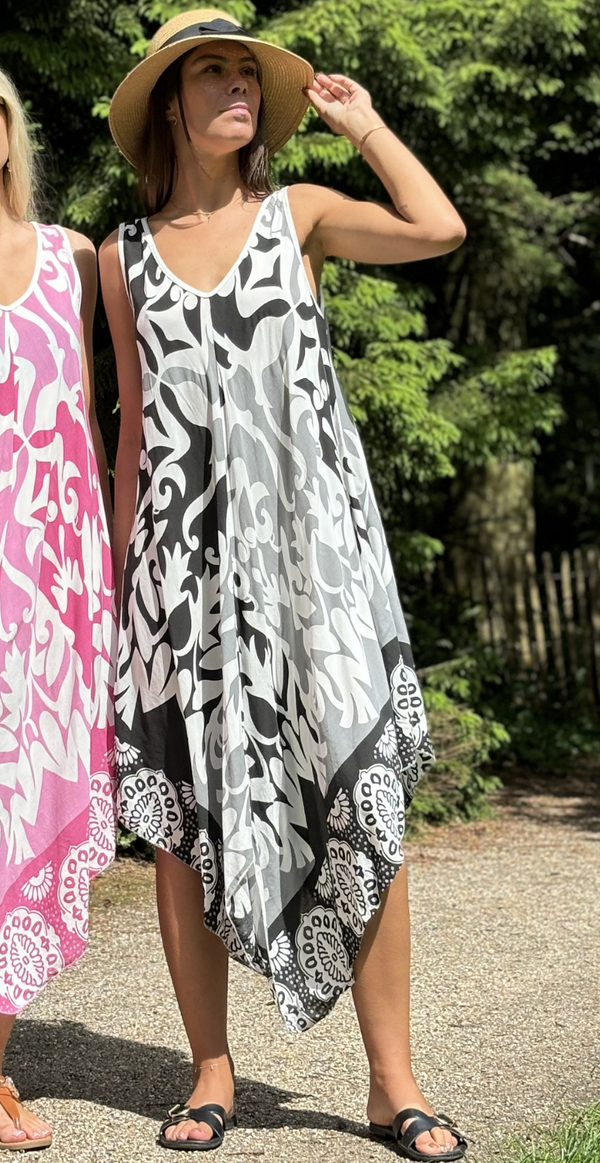 Yasmin kjole med mønster og brede stropper sort