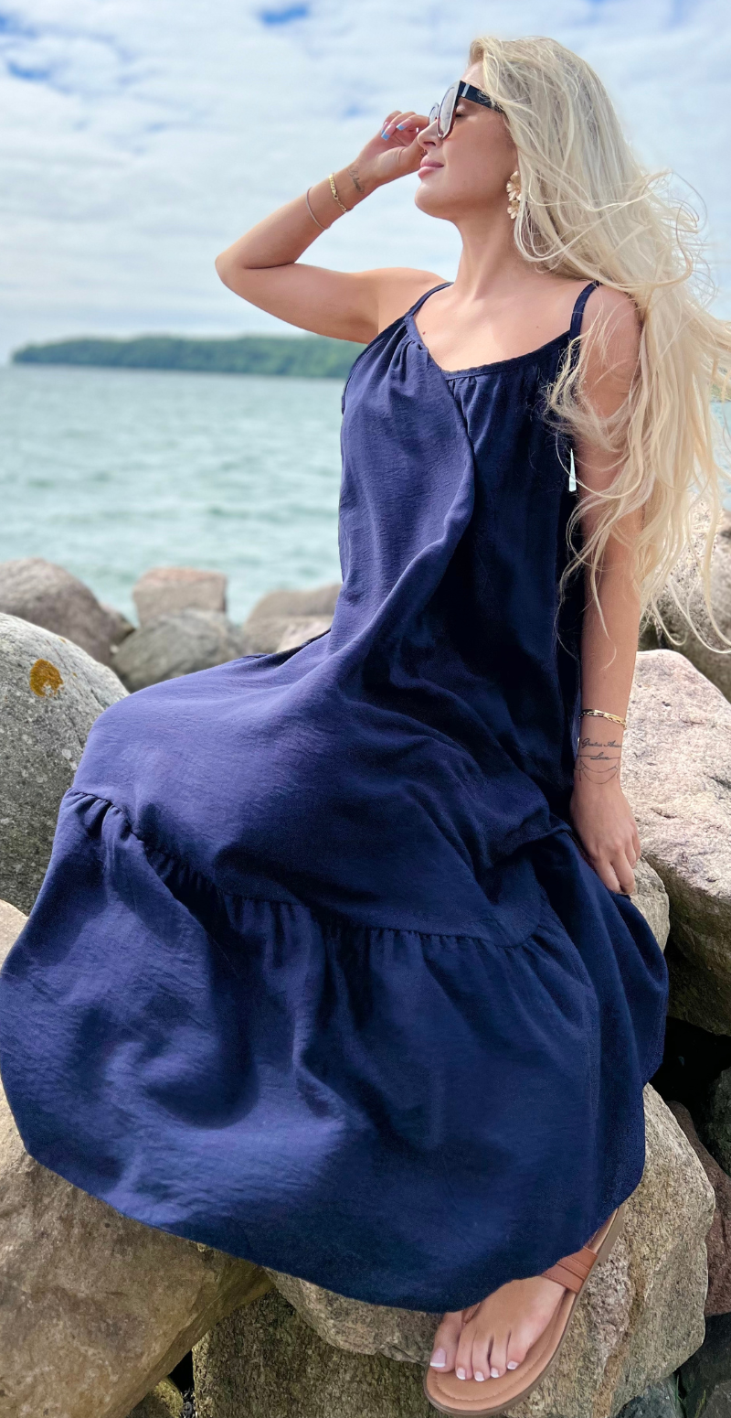 Lydia kjole med tynde stropper navy
