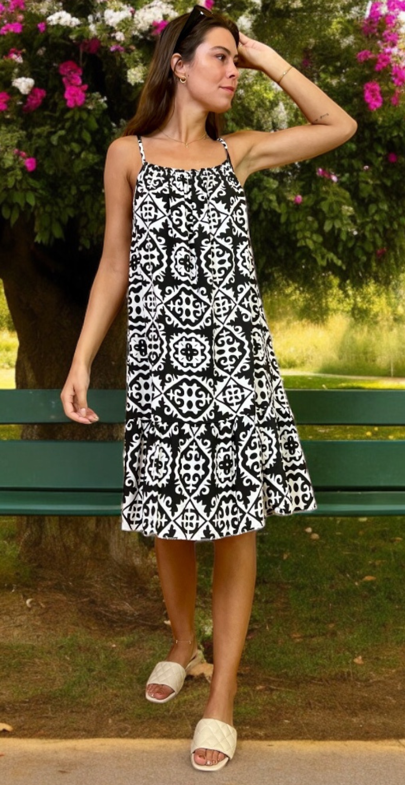 Kort Poppy kjole med tynde stropper og print sort