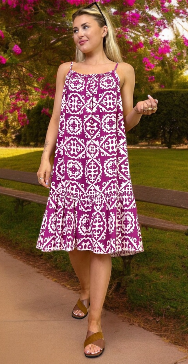 Kort Poppy kjole med tynde stropper og print magenta