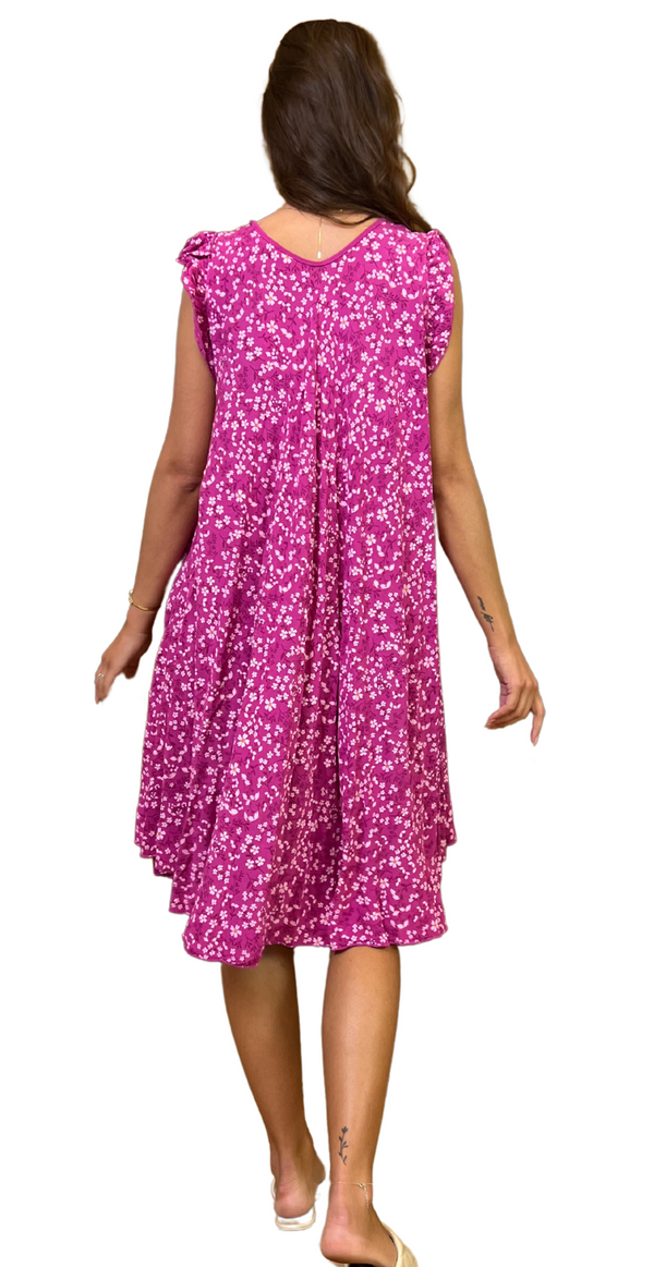Kort Eliza kjole med blomsterprint og flæseærmer magenta bagfra