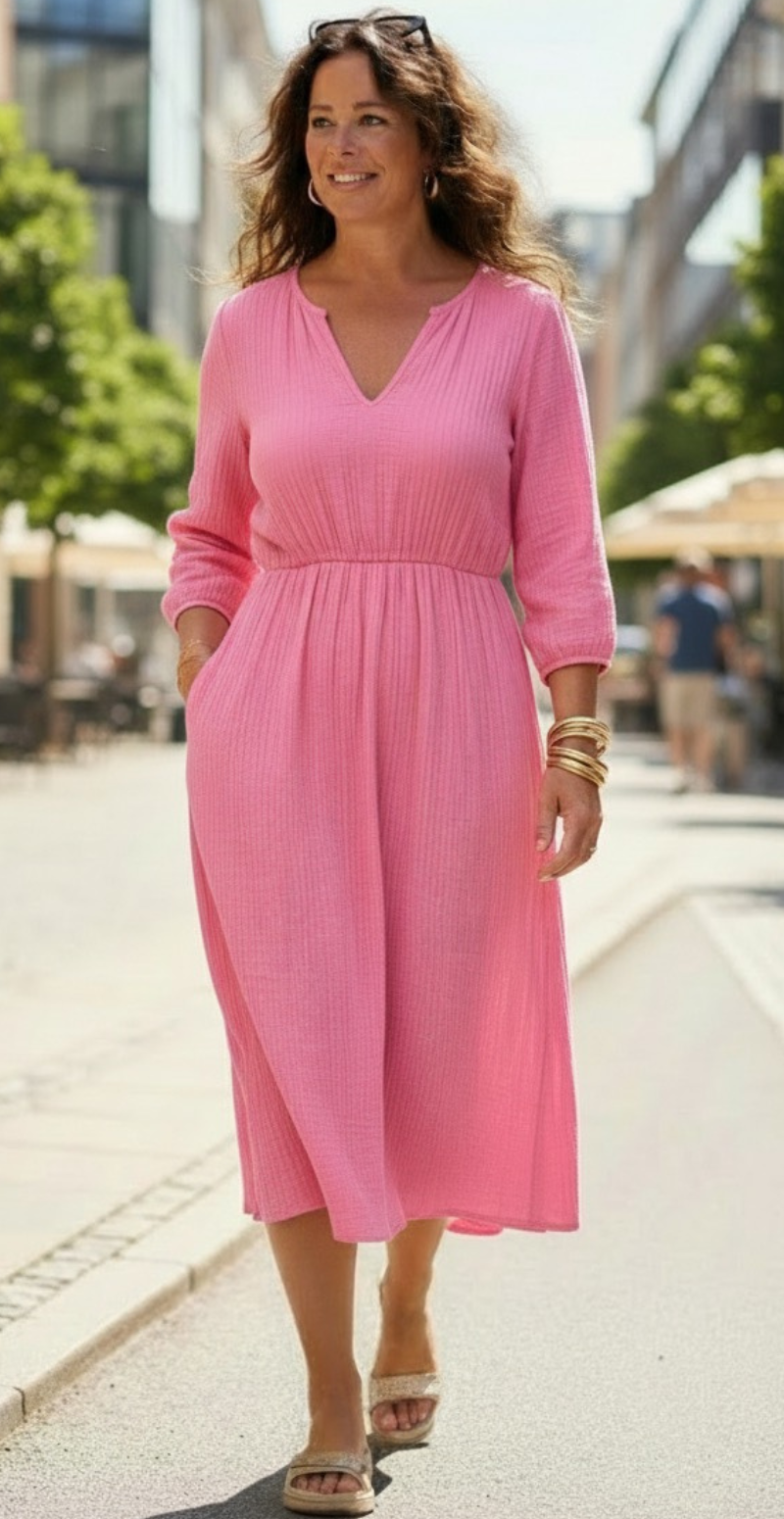 Vilja lang kjole i musselin og elastik i taljen fuxia LikeLondon