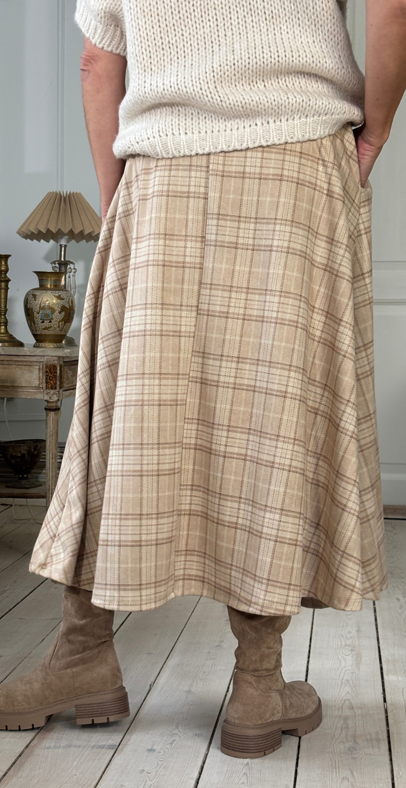 Zelda ternet nederdel med bælte og lommer sand LikeLondon