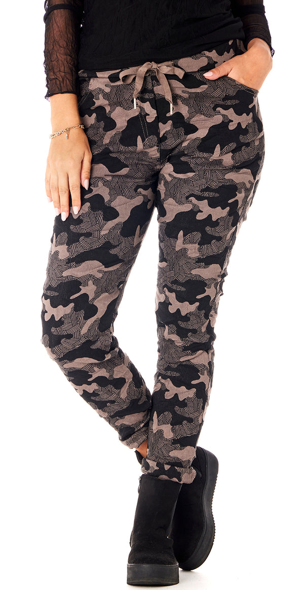 Bukser med camouflage mønster mocca Likelondon